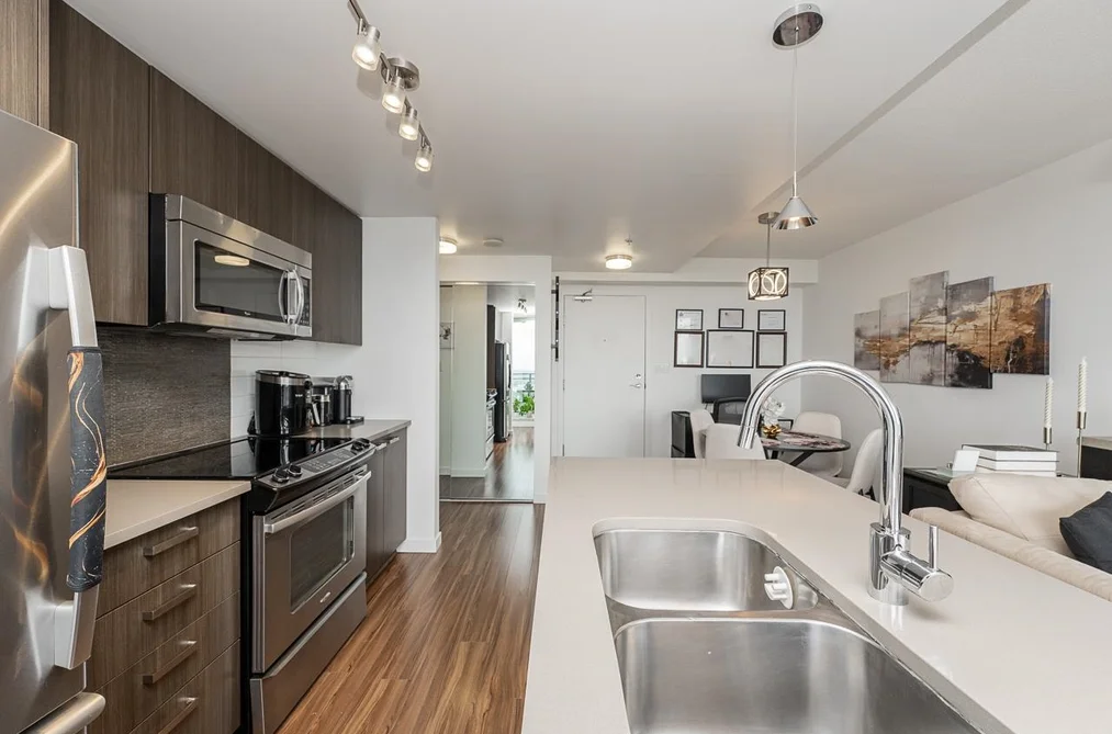 3809-13325 102A Avenue, Surrey, BC - Condo for Sale - Photo 11 of 40 3809-13325 102A Avenue, Surrey, BC - Condo for Sale - Photo 11 of 40