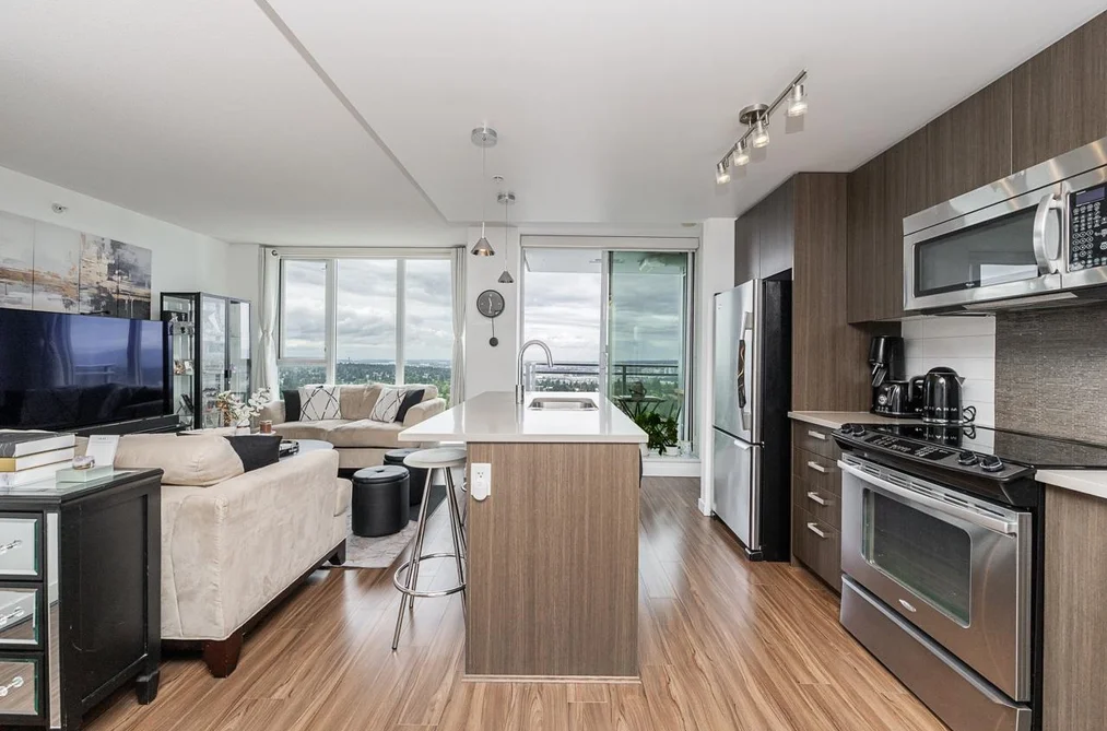 3809-13325 102A Avenue, Surrey, BC - Condo for Sale - Photo 6 of 40 3809-13325 102A Avenue, Surrey, BC - Condo for Sale - Photo 6 of 40