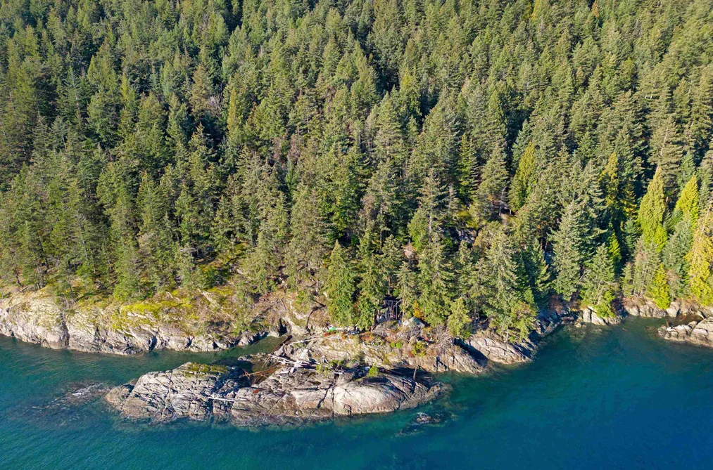 Property for sale at 381 Waterfront Bowen Island British Columbia - MLS: R2975675