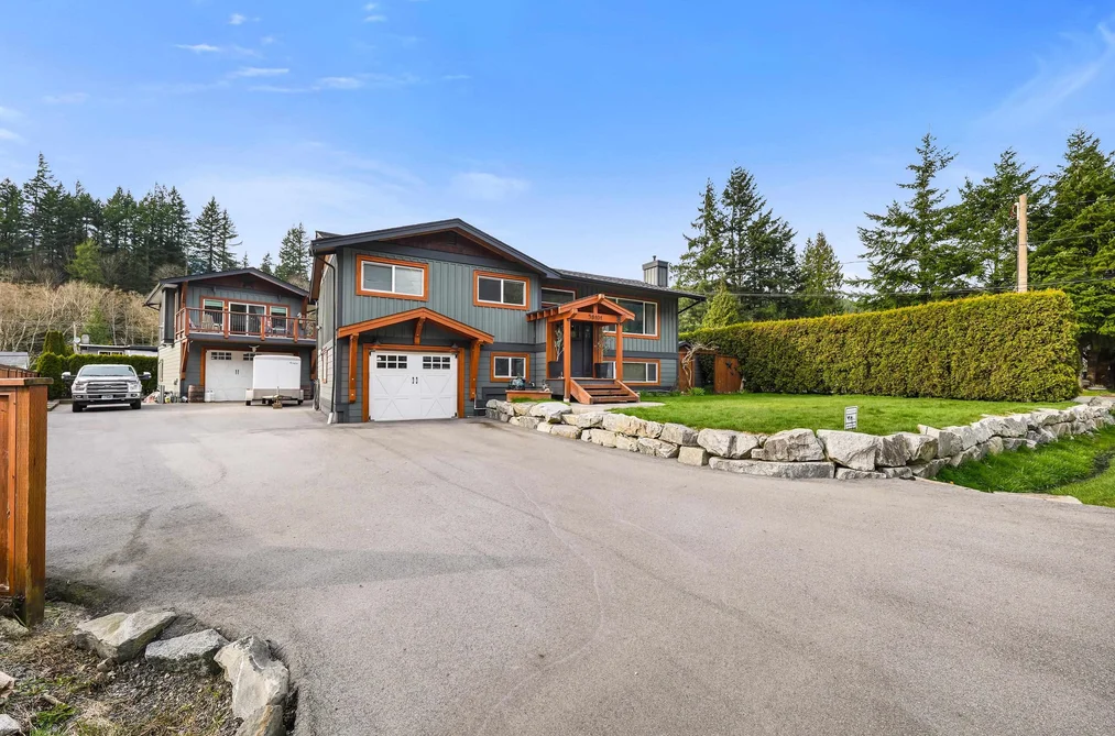 House for sale at 38101 Chestnut Avenue Squamish British Columbia - MLS: R3103639