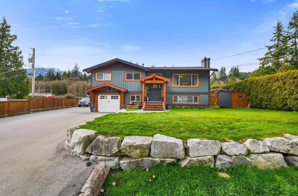 38101 CHESTNUT AVENUE, Squamish BC V8B 0X6, Squamish BC — Residential for Sale - Photo 2