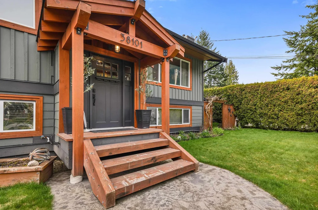 38101 CHESTNUT AVENUE, Squamish BC V8B 0X6, Squamish BC — Residential for Sale - Photo 3