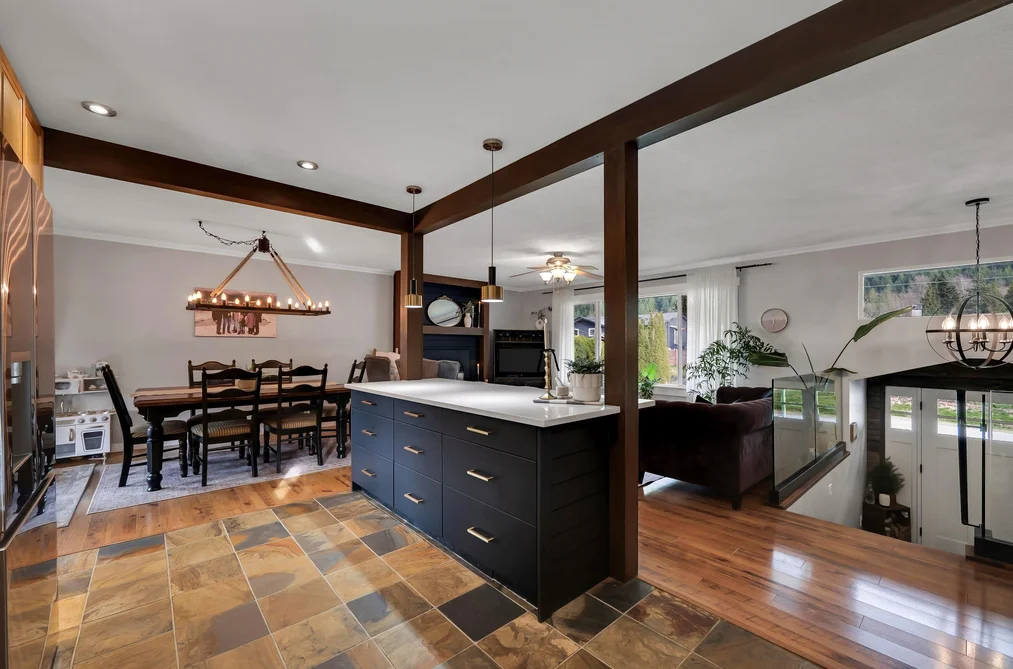 38101 CHESTNUT AVENUE, Squamish BC V8B 0X6, Squamish BC — Residential for Sale - Photo 4
