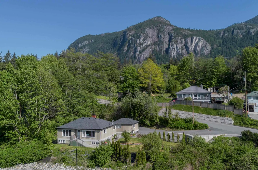 House for sale at 38139 Clarke Drive Squamish British Columbia - MLS: R3121377