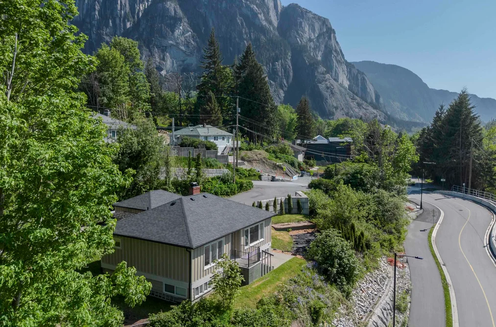38139 CLARKE DRIVE, Squamish BC V8B 0C8, Squamish BC — Residential for Sale - Photo 2