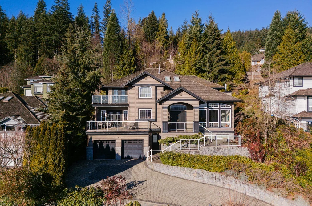 3823 MICHENER WAY, North Vancouver BC V7K 3C7, North Vancouver BC — Residential for Sale - Photo 3