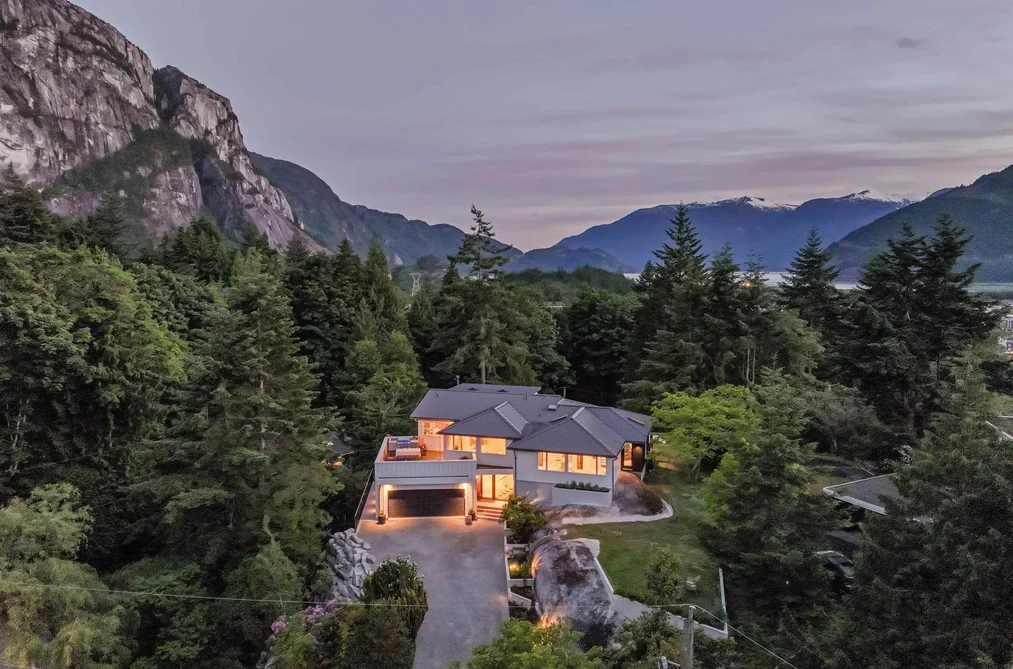 House for sale at 38243 Vista Crescent Squamish British Columbia - MLS: R3167435