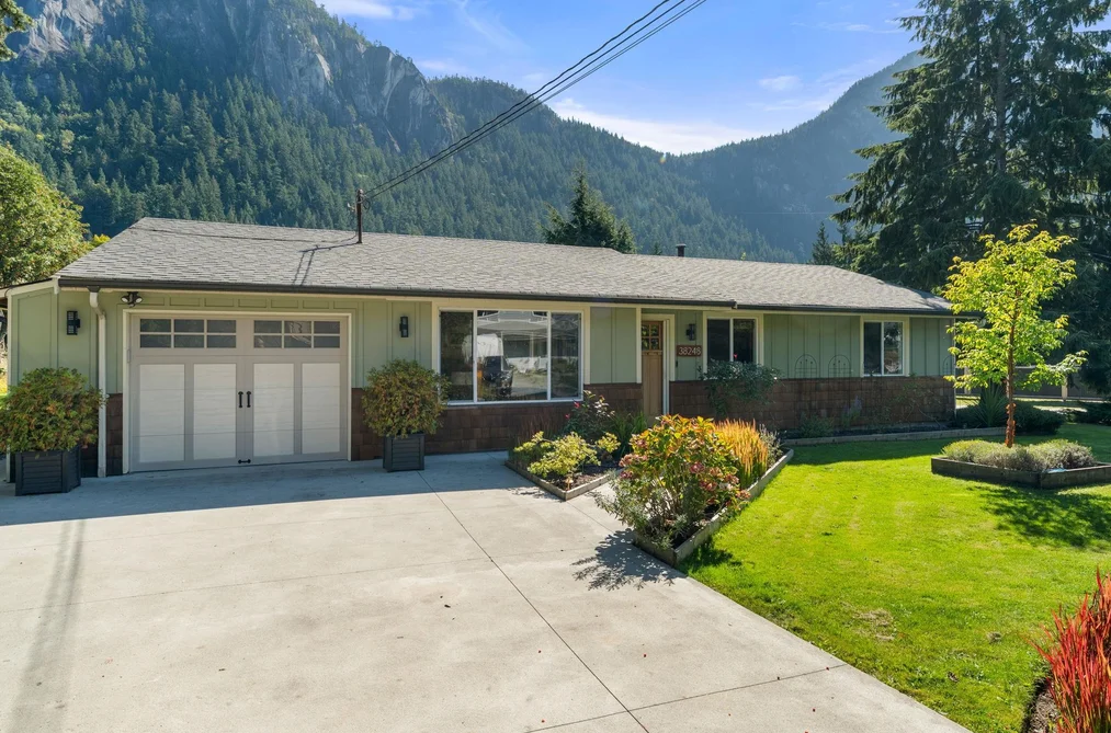 House for sale at 38248 Hemlock Avenue Squamish British Columbia - MLS: R3169378