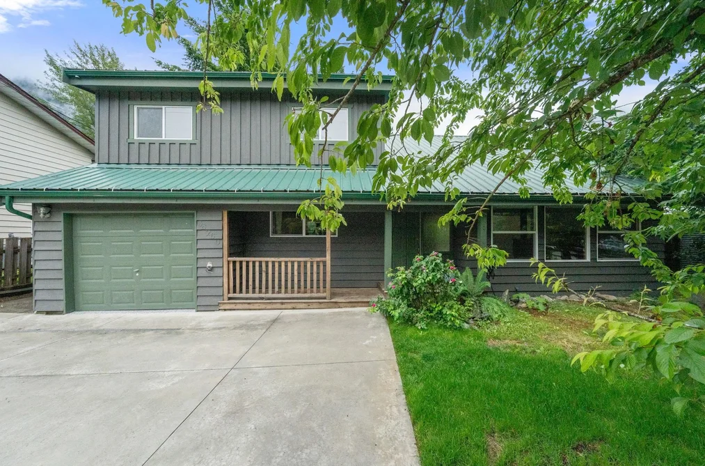 House for sale at 38260 Westway Avenue Squamish British Columbia - MLS: R3135237