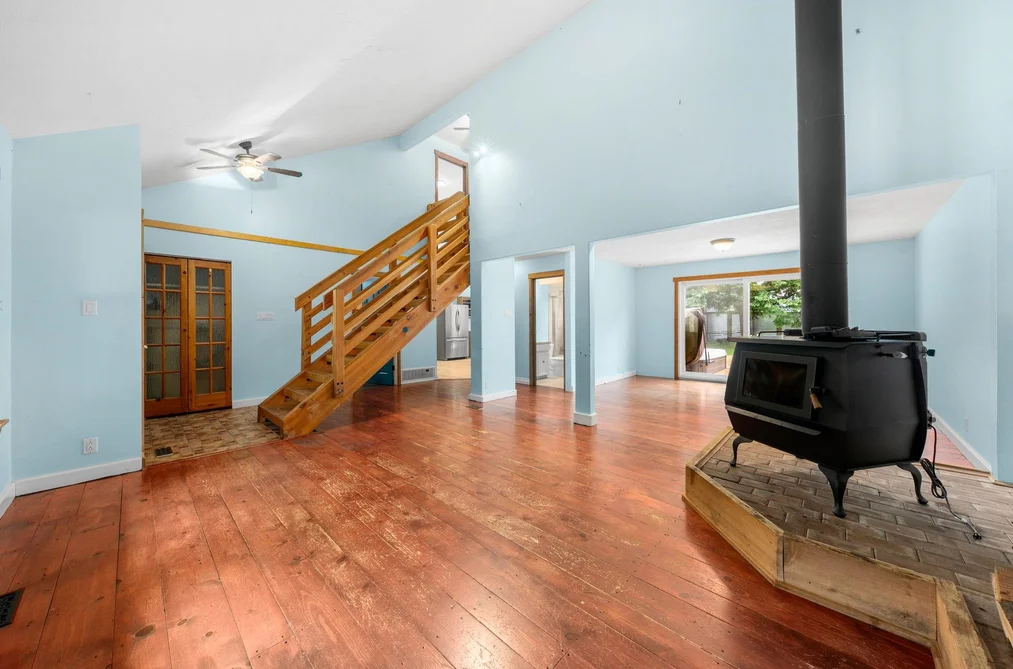 38260 WESTWAY AVENUE, Squamish BC V8B 0Y5, Squamish BC — Residential for Sale - Photo 2