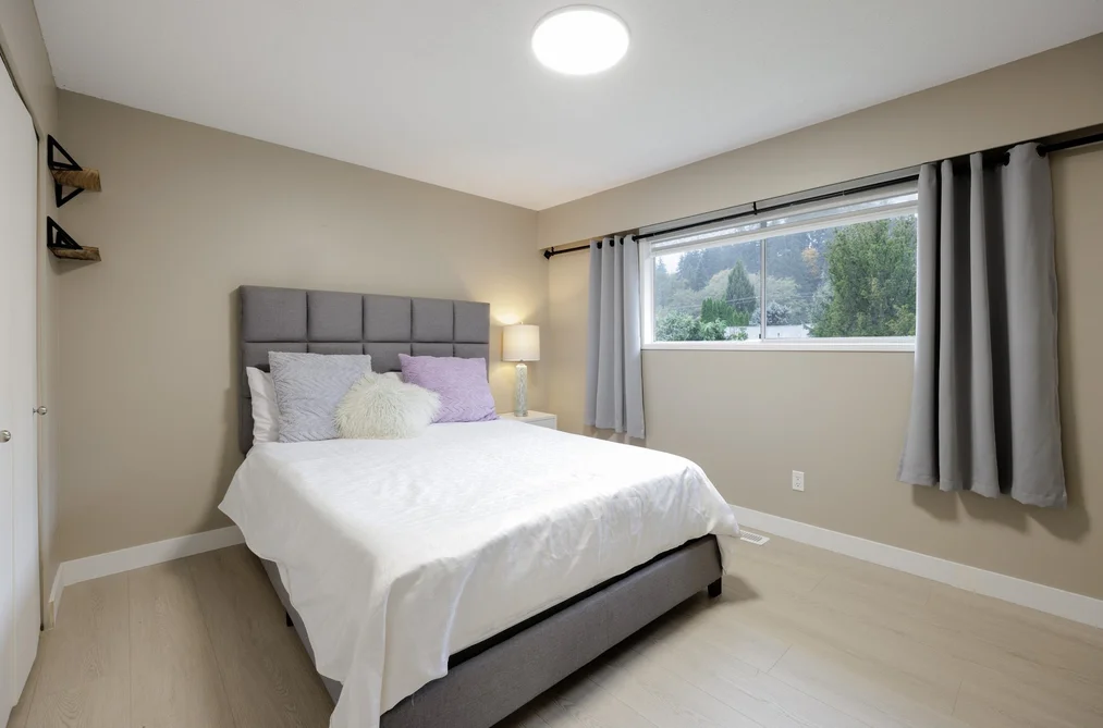 38295 Chestnut Avenue, Squamish, BC - House for Sale - Photo 8 of 20 38295 Chestnut Avenue, Squamish, BC - House for Sale - Photo 8 of 20