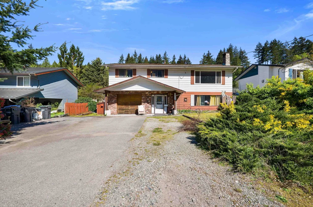 38319 WESTWAY AVENUE, Squamish BC V8B 0W6, Squamish BC — Residential for Sale - Photo 2