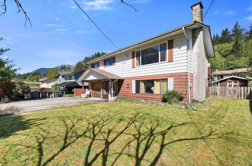 38319 WESTWAY AVENUE, Squamish BC V8B 0W6, Squamish BC — Residential for Sale - Photo 3