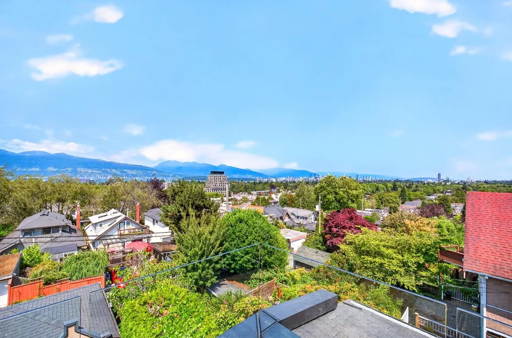 House for sale at 3835 W 12th Avenue Vancouver British Columbia - MLS: R3147060