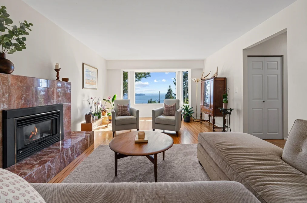 3845 Southridge Avenue, West Vancouver, BC - MLS: R3163380 - Photo 2 3845 Southridge Avenue, West Vancouver, BC - MLS: R3163380 - Photo 2