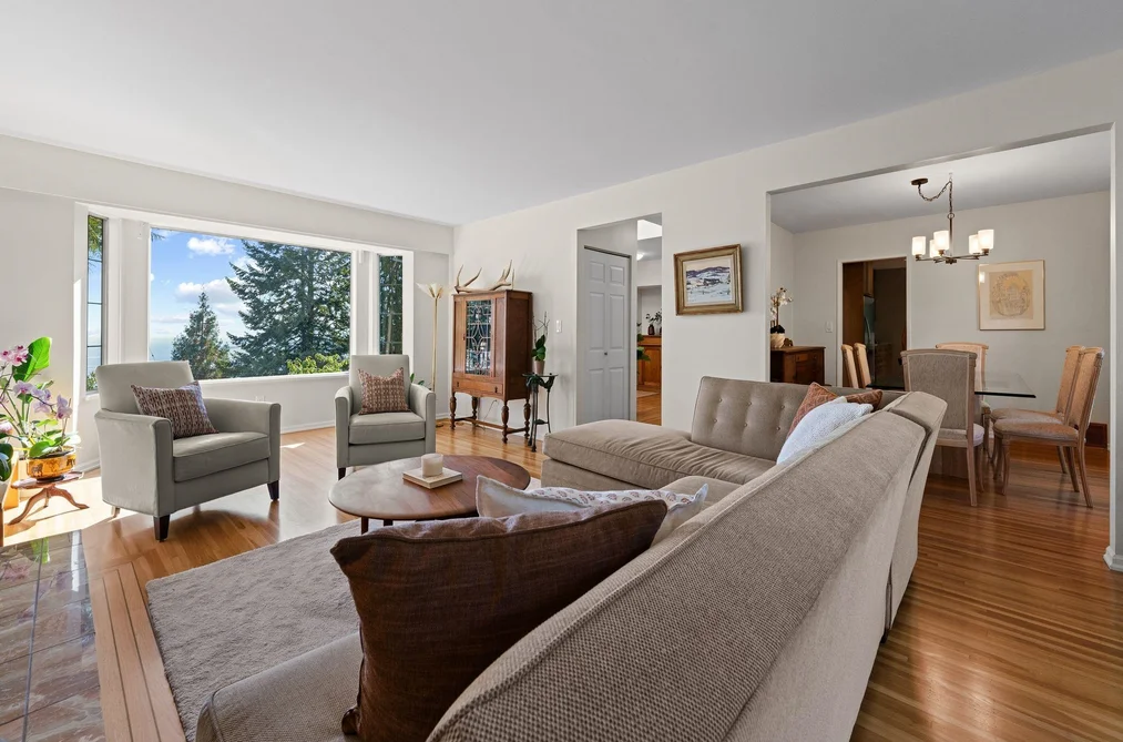 3845 Southridge Avenue, West Vancouver, BC - MLS: R3163380 - Photo 4 3845 Southridge Avenue, West Vancouver, BC - MLS: R3163380 - Photo 4