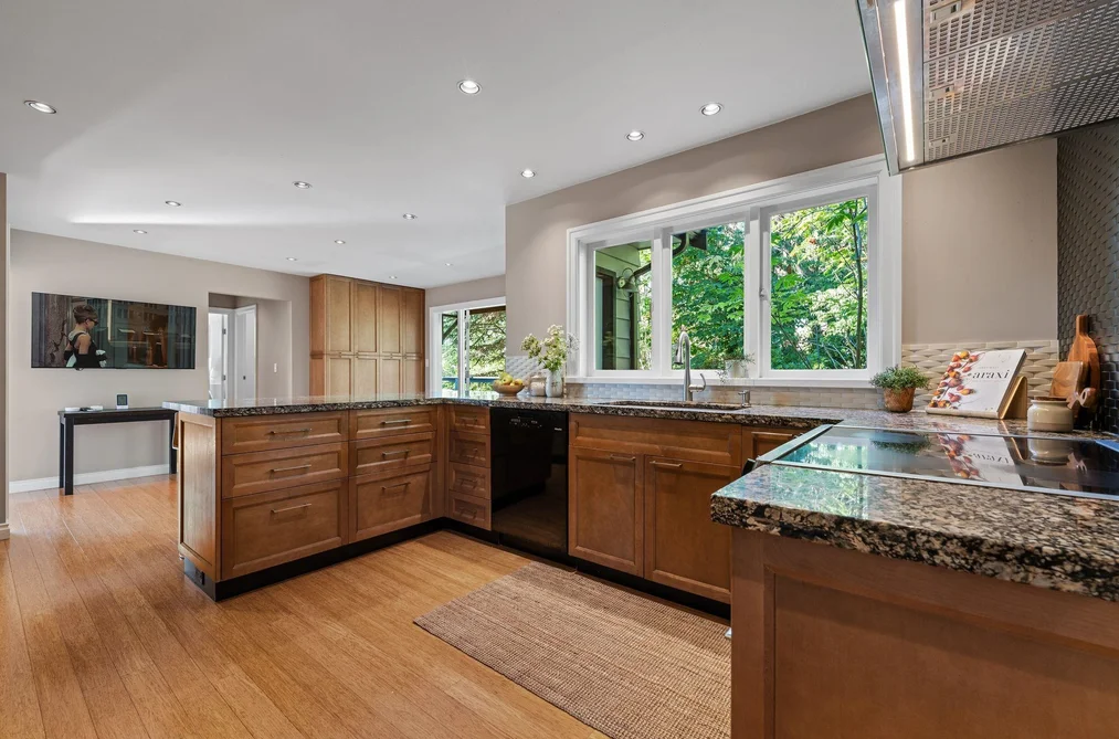 3845 Southridge Avenue, West Vancouver, BC - MLS: R3163380 - Photo 8 3845 Southridge Avenue, West Vancouver, BC - MLS: R3163380 - Photo 8
