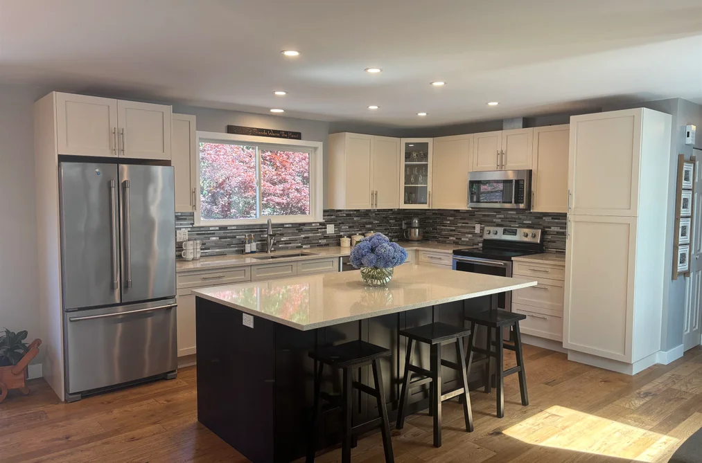 38549 WESTWAY AVENUE, Squamish BC V8B 0W4, Squamish BC — Residential for Sale - Photo 2