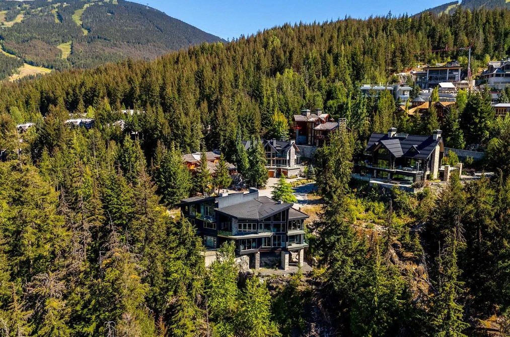 House for sale at 3855 Sunridge Court Whistler British Columbia - MLS: R3126777