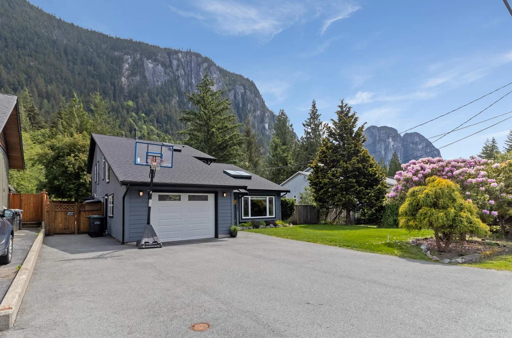 House for sale at 38582 Westway Avenue Squamish British Columbia - MLS: R3127686