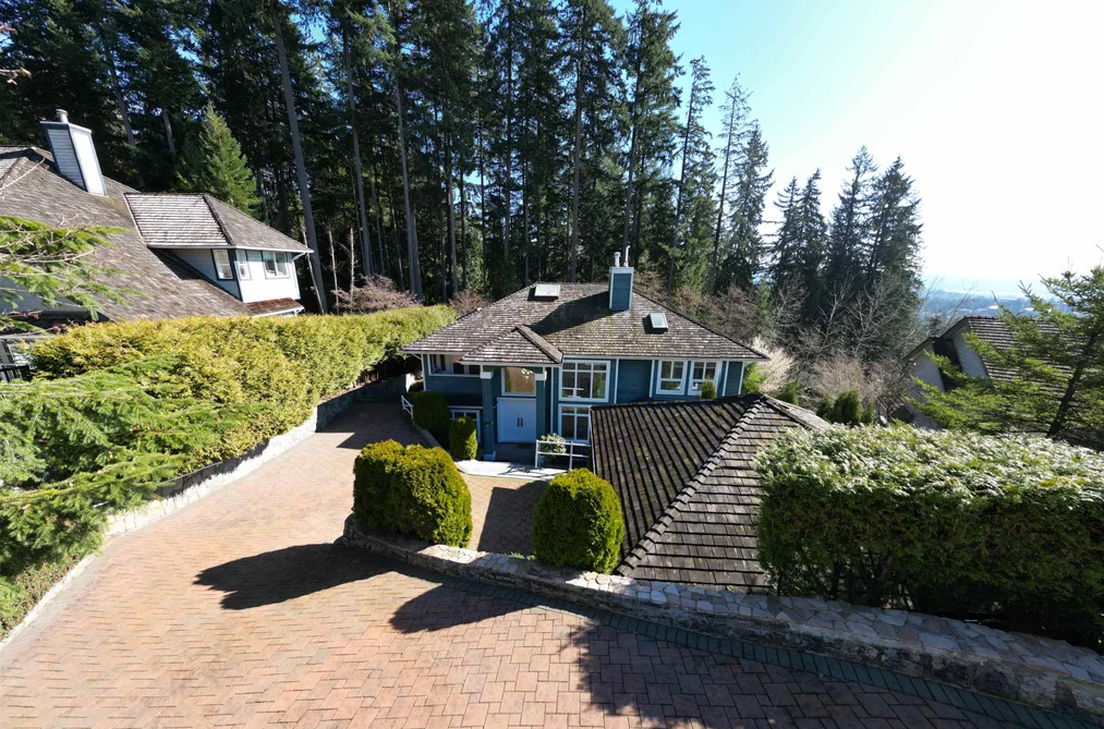 3866 MICHENER WAY, North Vancouver BC V7K 3C7, North Vancouver BC — Residential for Sale - Photo 2