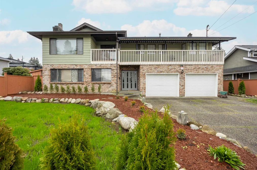 House for sale at 387 Mundy Street Coquitlam British Columbia - MLS: R3074431