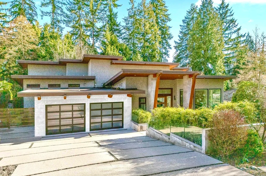 House for sale at 388 Hidhurst Place West Vancouver British Columbia - MLS: R3101496