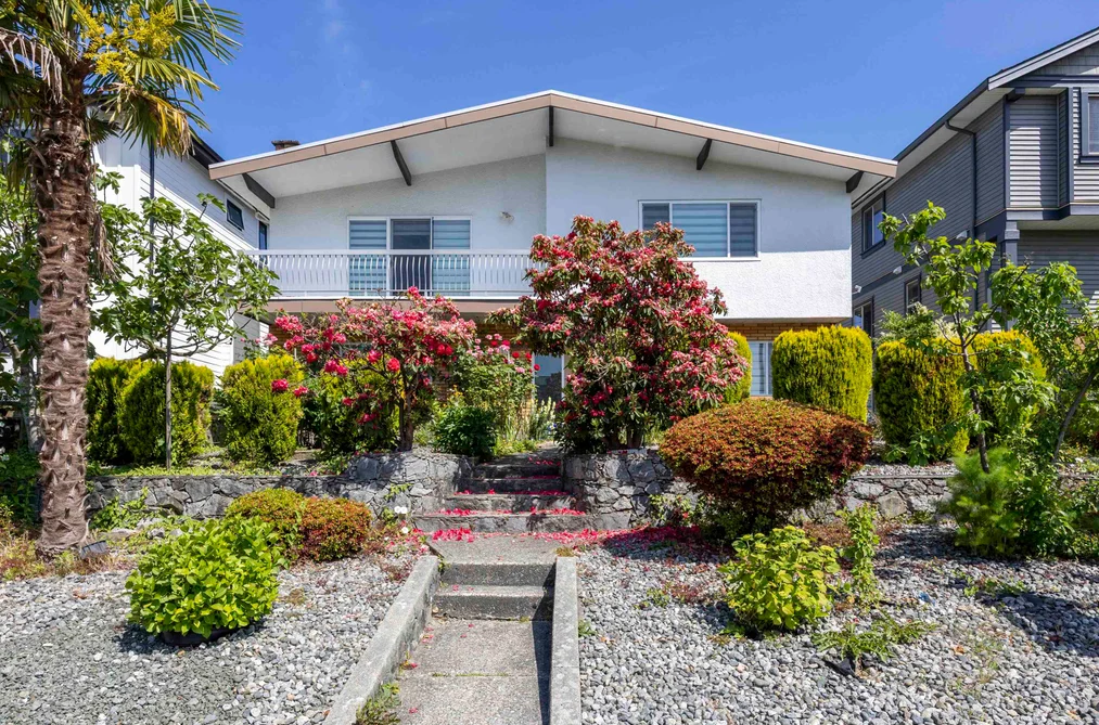3881 S NAPIER STREET, Burnaby BC V5C 3E6, Burnaby BC — Residential for Sale - Photo 2