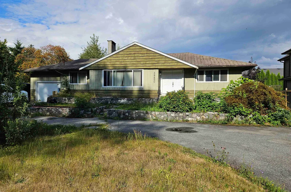 38850 BUCKLEY AVENUE, Squamish BC V0N 3G0, Squamish BC — Residential for Sale - Photo 2