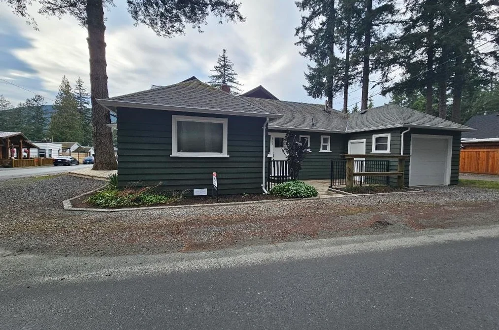 House for sale at 389 Alder St Street Cultus Lake British Columbia - MLS: R3090024