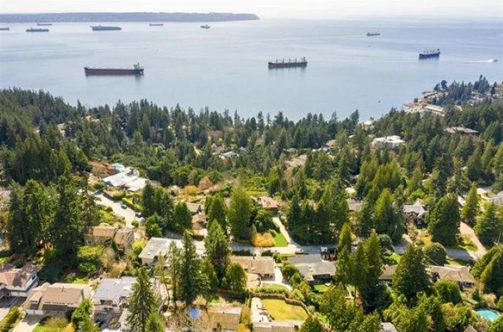 3895 SOUTHRIDGE AVENUE, West Vancouver BC V7V 3H9, West Vancouver BC — Residential for Sale - Photo 7