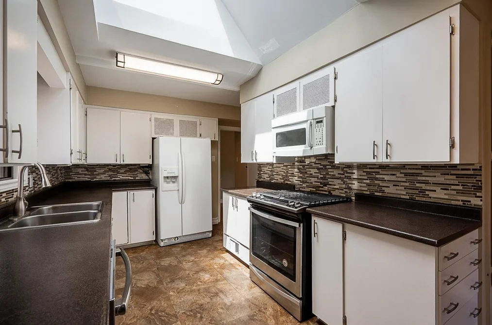3896 ELMWOOD STREET, Burnaby BC V5G 1S1, Burnaby BC — Residential for Sale — Photo 9 of 40