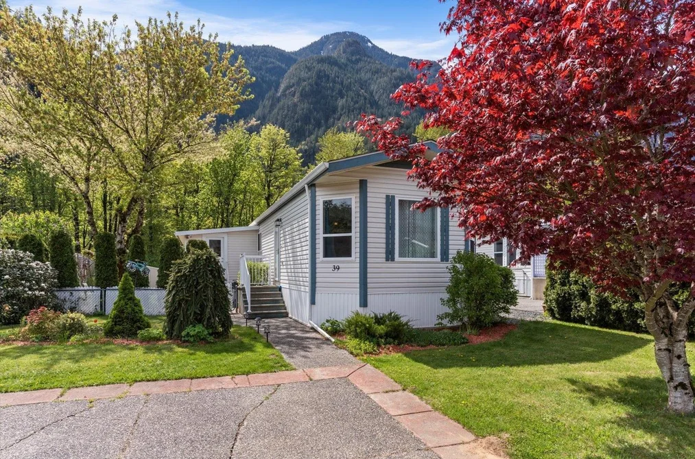 Manufactured Home for sale at 39 62790 Flood Hope Road Hope British Columbia - MLS: R3122848