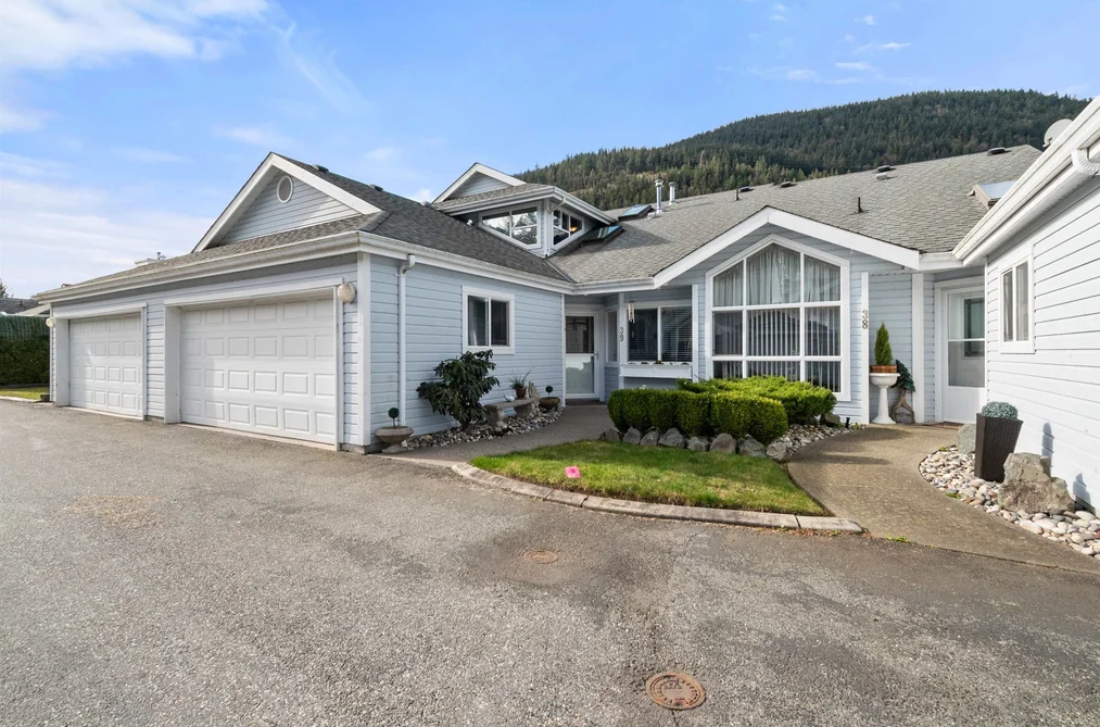 Townhouse for sale at 39 730 Mccombs Drive Harrison Hot Springs British Columbia - MLS: R3122132
