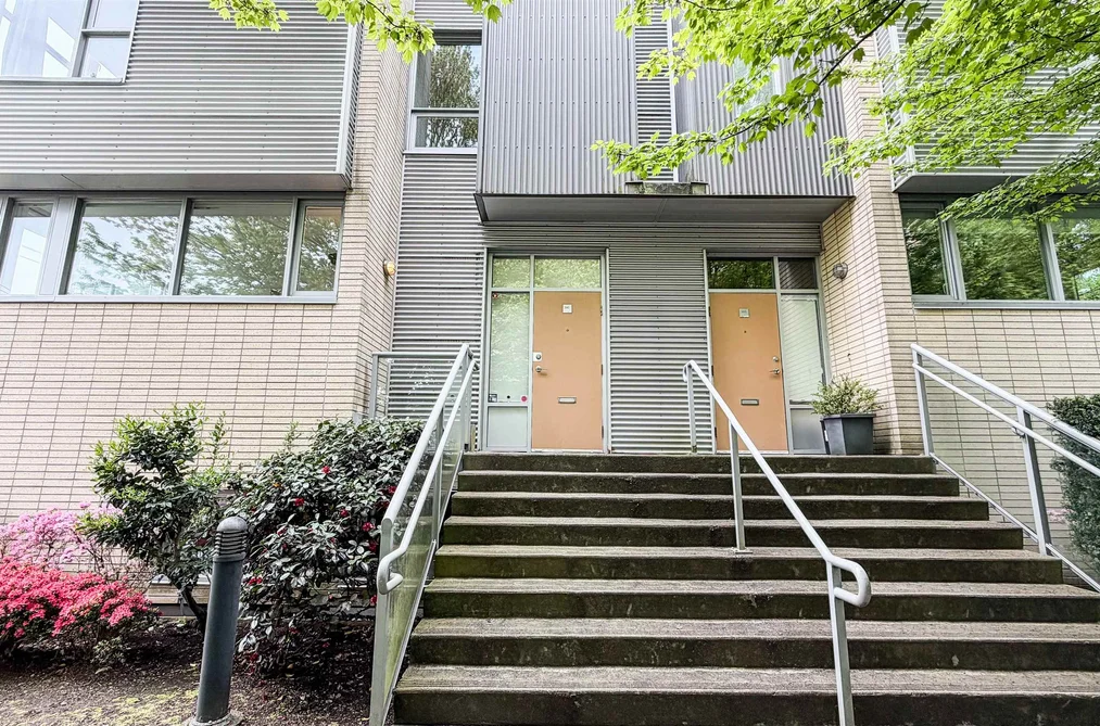 390 E 11TH AVENUE, Vancouver BC V5T 4V9, Vancouver BC — Residential for Sale - Photo 2