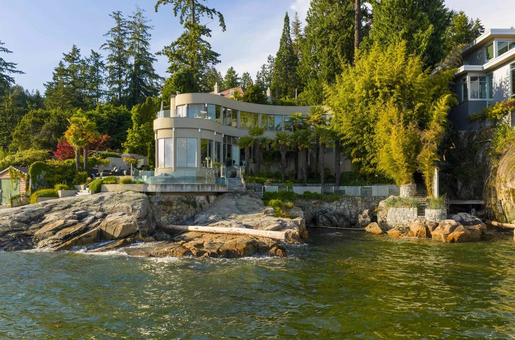 3912 Marine Drive, West Vancouver, BC - MLS: R3134388 - Photo 4 3912 Marine Drive, West Vancouver, BC - MLS: R3134388 - Photo 4