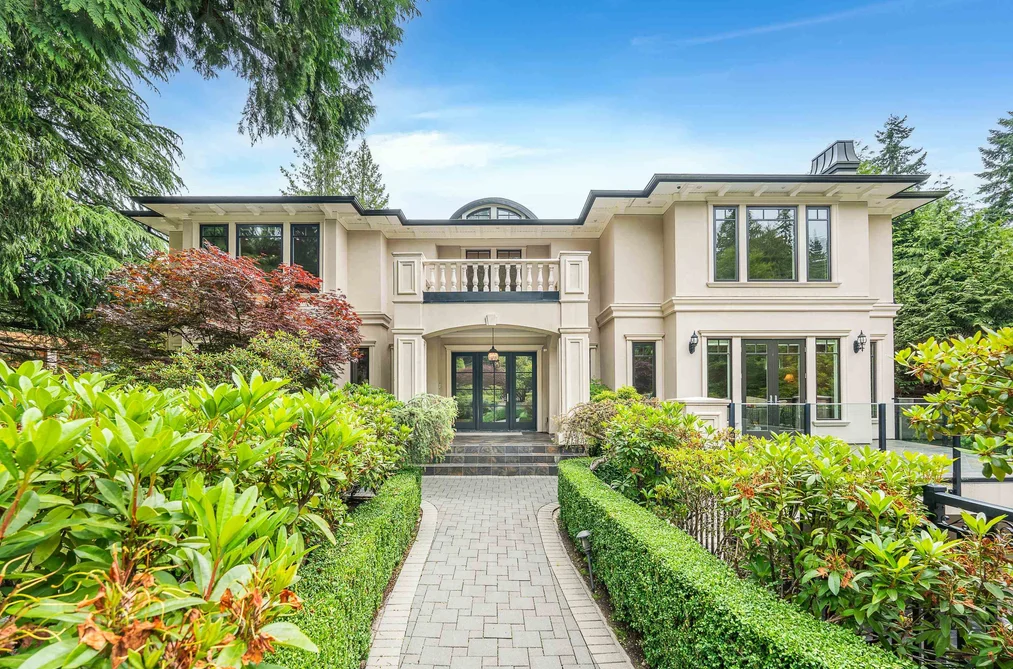 House for sale at 3918 Southridge Avenue West Vancouver British Columbia - MLS: R3111762