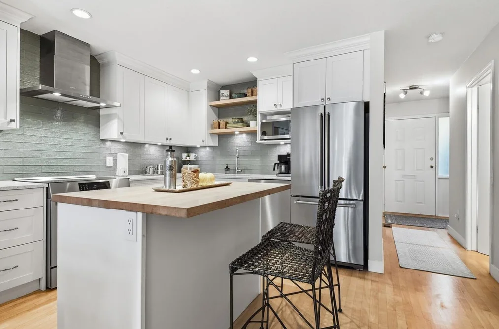 3920 INDIAN RIVER DRIVE, North Vancouver BC V7G 2G8, North Vancouver BC — Residential for Sale - Photo 3