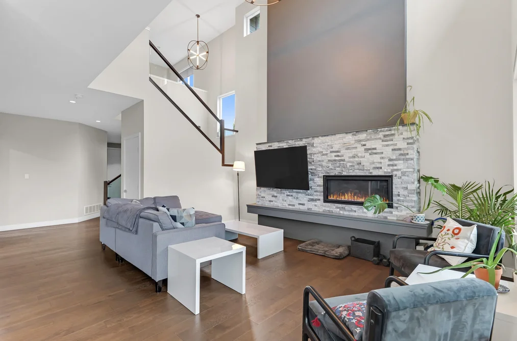 39340 FALCON CRESCENT, Squamish BC V8B 0Y9, Squamish BC — Residential for Sale - Photo 2