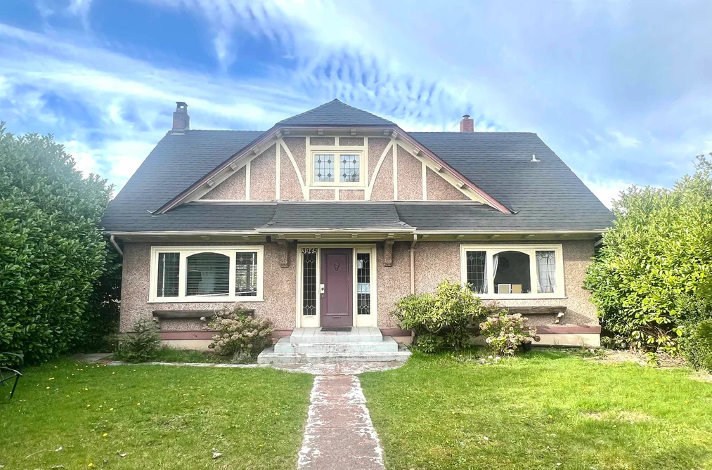 House for sale at 3945 W 10th Avenue Vancouver British Columbia - MLS: R3105295