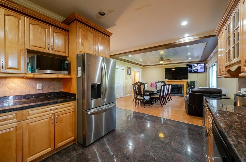3950 Brighton Place, Abbotsford, BC - House for Sale - Photo 15 of 40 3950 Brighton Place, Abbotsford, BC - House for Sale - Photo 15 of 40