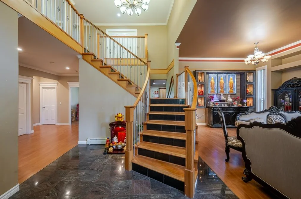 3950 Brighton Place, Abbotsford, BC - House for Sale - Photo 7 of 40 3950 Brighton Place, Abbotsford, BC - House for Sale - Photo 7 of 40