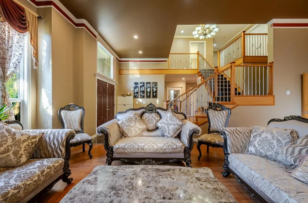 3950 Brighton Place, Abbotsford, BC - House for Sale - Photo 8 of 40 3950 Brighton Place, Abbotsford, BC - House for Sale - Photo 8 of 40