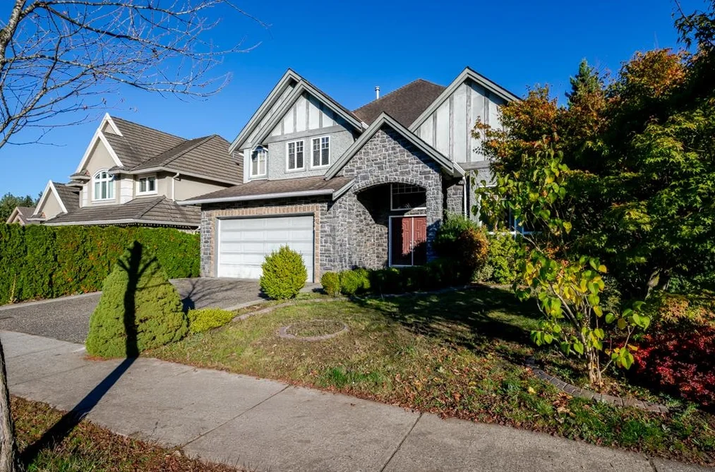 3950 Brighton Place, Abbotsford, BC - House for Sale - Photo 9 of 40 3950 Brighton Place, Abbotsford, BC - House for Sale - Photo 9 of 40