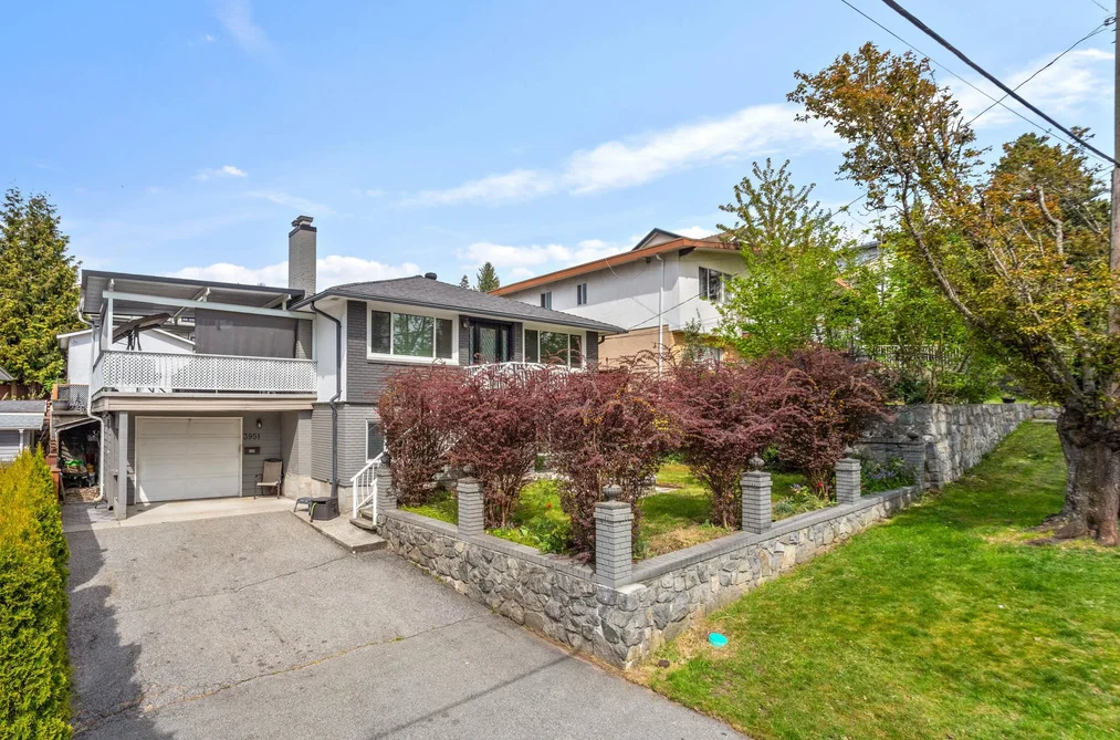 House for sale at 3951 William Street Burnaby British Columbia - MLS: R3117769