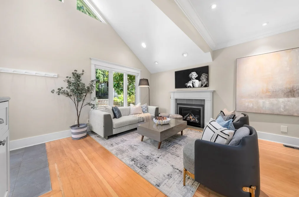 396 E KEITH ROAD, North Vancouver, BC — Residential for Sale — Photo 11 of 40