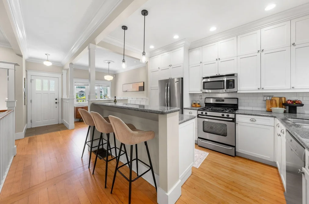 396 E KEITH ROAD, North Vancouver, BC — Residential for Sale — Photo 4 of 40