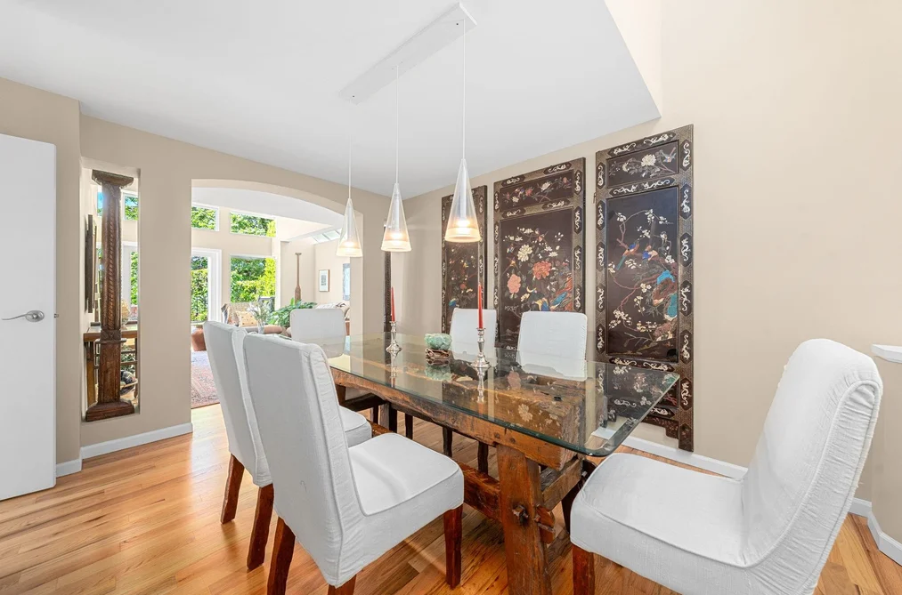 3961 St. Albans Avenue, North Vancouver, BC - House for Sale - Photo 12 of 40 3961 St. Albans Avenue, North Vancouver, BC - House for Sale - Photo 12 of 40