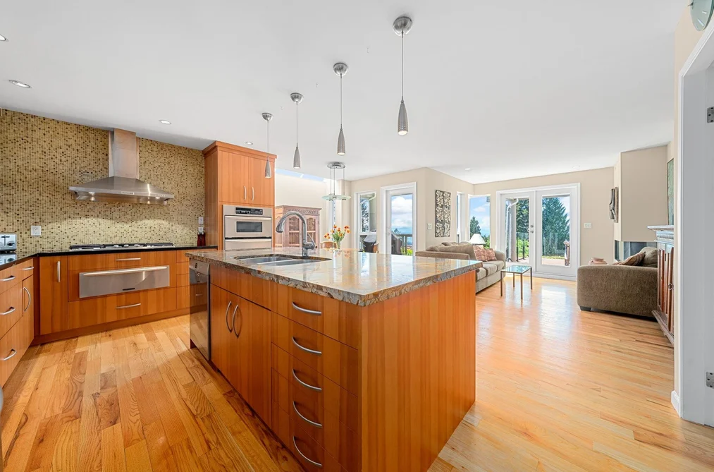 3961 St. Albans Avenue, North Vancouver, BC - House for Sale - Photo 17 of 40 3961 St. Albans Avenue, North Vancouver, BC - House for Sale - Photo 17 of 40