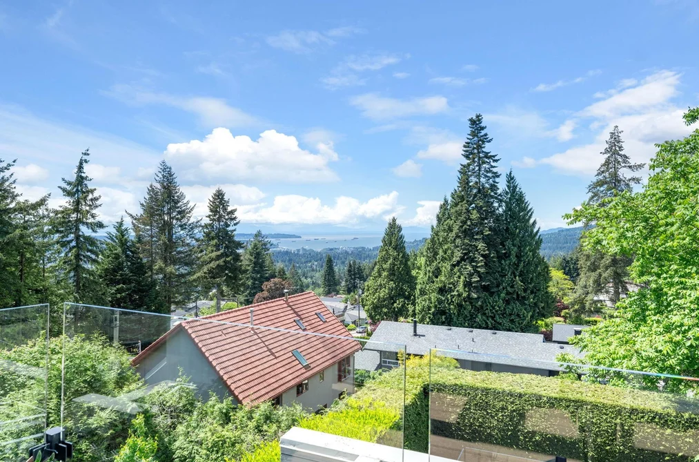 3961 St. Albans Avenue, North Vancouver, BC - House for Sale - Photo 32 of 40 3961 St. Albans Avenue, North Vancouver, BC - House for Sale - Photo 32 of 40